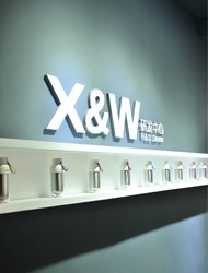 艾可思欧美设计风格不锈钢杯盖硅胶提手漫步者保温杯网站设计 融合美学与功能的线上体验